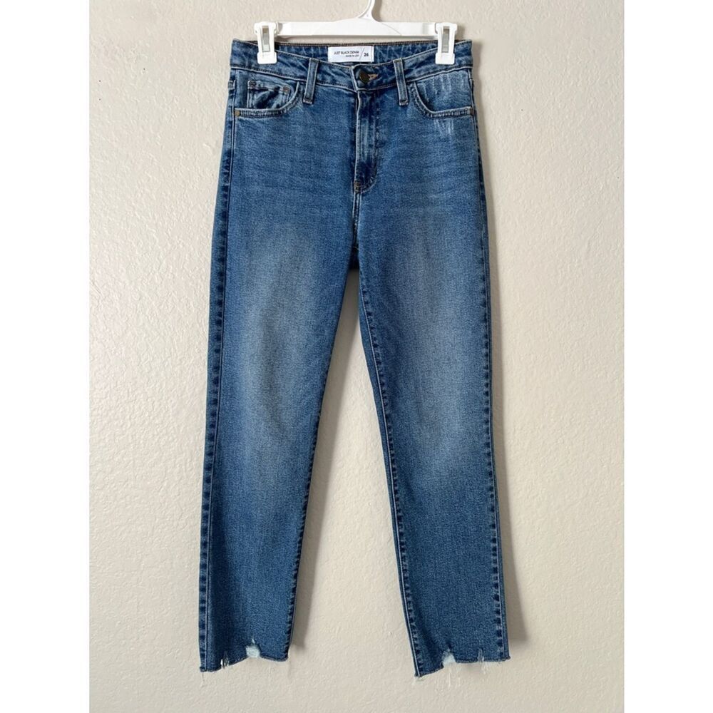 Like New! Just Black Denim Raw hem Jeans in Size 26